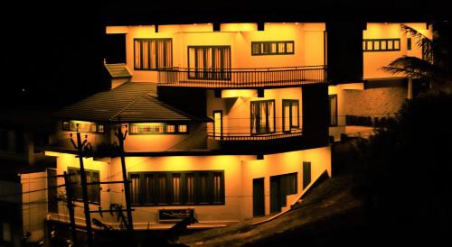 Deluxe Double Room (2 Adults + 1 Child)