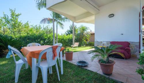 Villa with Garden View