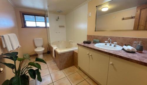 King Cellar Room (non ensuite)