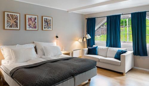 Deluxe Double Room with Shower