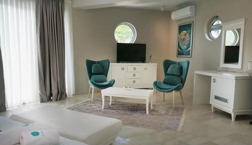 Deluxe Double or Twin Room with Lake View