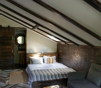 Deluxe Room (2 Adults + 1 Child)