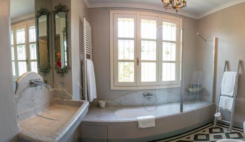 Deluxe Double Room with Bath