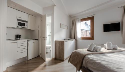 Studio Open (2 adults)