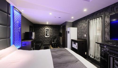 Queen Room with Spa Bath