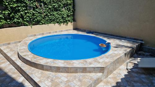 Apartment with Pool View 