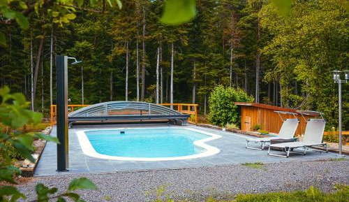 Two-Bedroom House with pool view