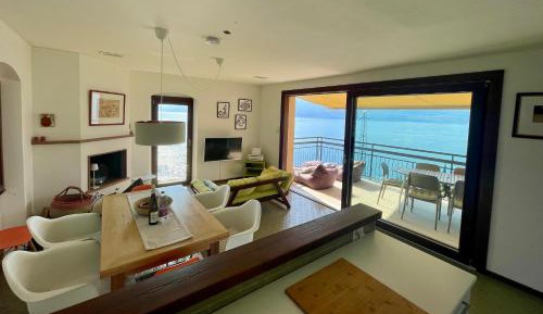 Apartment with Lake View