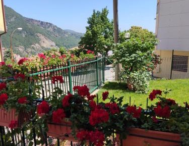 Apartment with Garden View