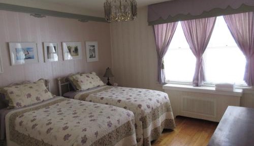 Standard Twin Room with Shared Bathroom