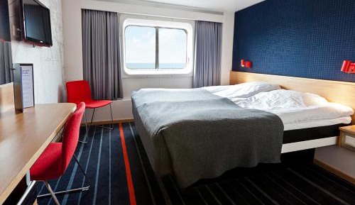 Commodore Class Cabin with Sea View