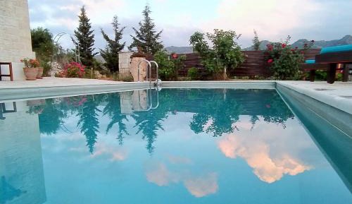 Villa with Garden View