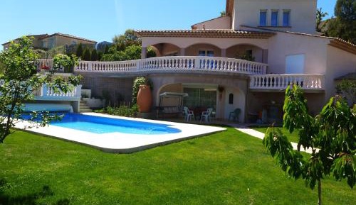 One-Bedroom Apartment with Terrace