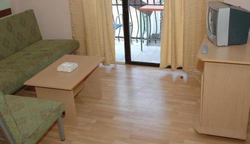 One-Bedroom Suite with Balcony