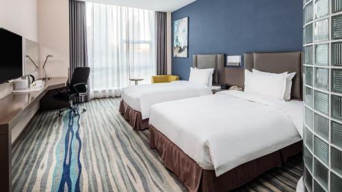 Standard Twin Room with Coin Building View