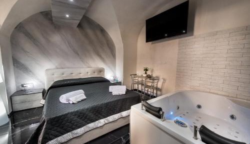 Deluxe Suite with Spa Bath
