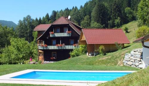 One-Bedroom Apartment with Pool View
