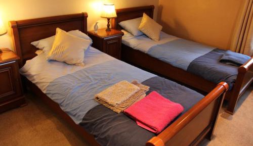 Twin Room with Shower