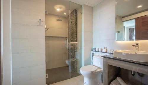 One-Bedroom Apartment with Sea View and Balcony