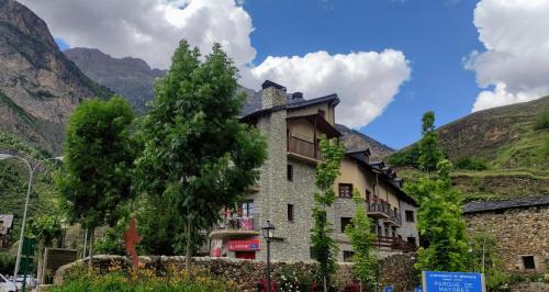 Apartment with Mountain View