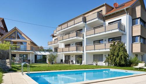 Apartment with Mountain View