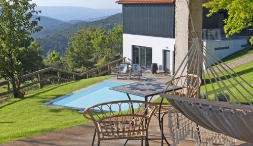 Bungalow with Garden View