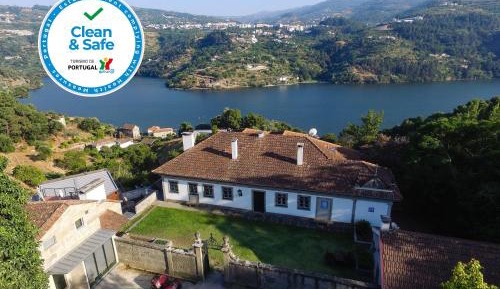 Double or Twin Room with River View - No pets