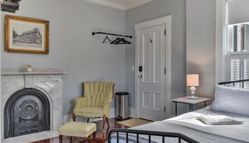 Deluxe Queen Room