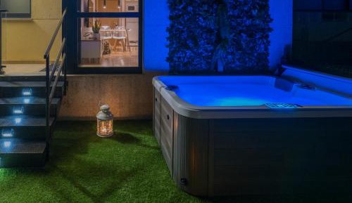 Two-Bedroom Apartment with Jacuzzi, Terrace and Sea View