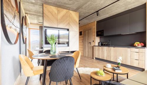 Apartment with Mountain View
