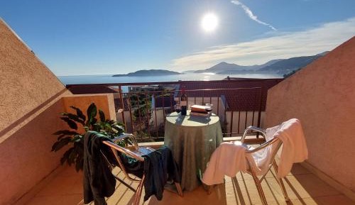 Studio Apartment with Sea View