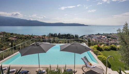 Villa with Garden View