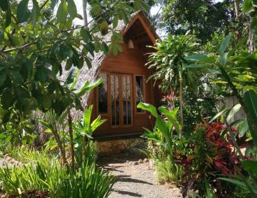 Deluxe Room (2 Adults + 1 Child)