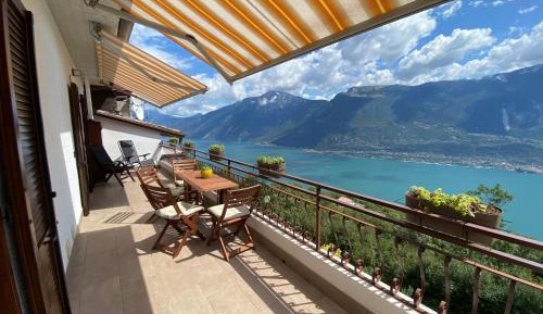 Apartment with Lake View
