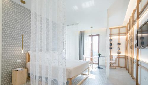 Suite with Mountain View