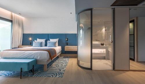 Deluxe Suite with Balcony complimentary spa access