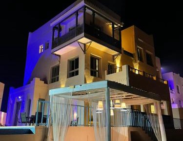 6 bedroom chalet with private pool and beach