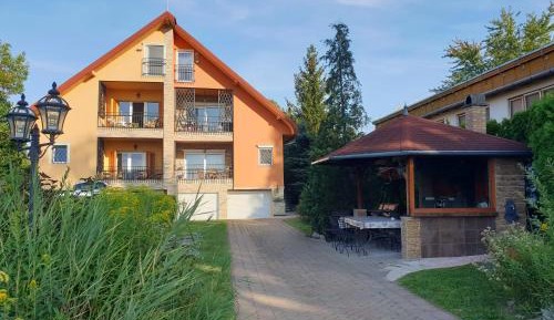 Apartment with Lake View