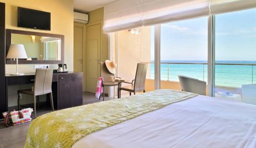 Deluxe Room with Terrace and Sea Front