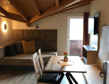 Apartment with Mountain View