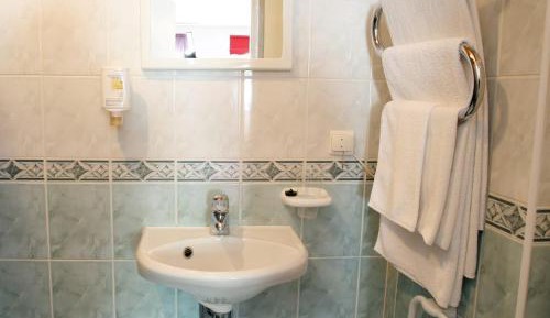 Quadruple Room with Private Bathroom