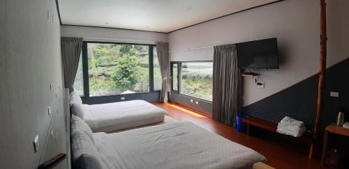 Quadruple Room with Mountain View