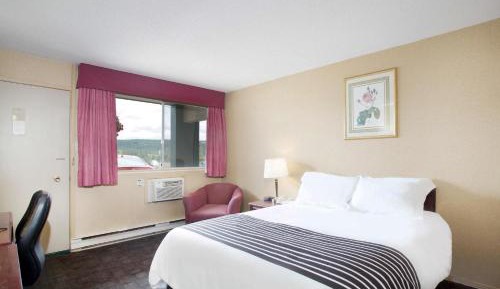 Standard Room, 1 Queen Bed