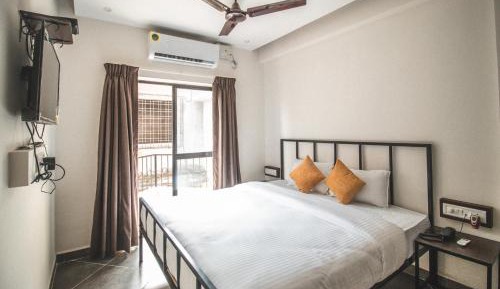 Deluxe Double Room (2 Adults + 1 Child)