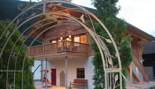 Three-Bedroom Apartment with Mountain View