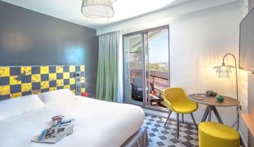 Privilege room with one double bed and balcony