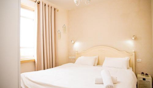 Apartment with Lake View