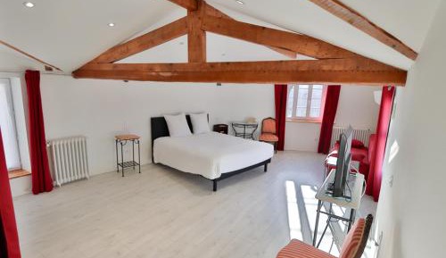 Deluxe Room (2 Adults + 1 Child)