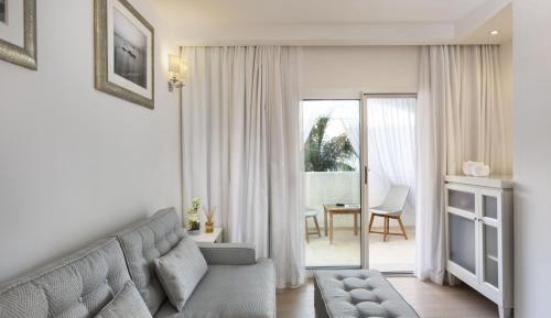 Suite with Pool View