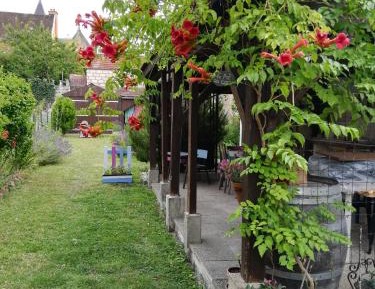 Deluxe Room (2 Adults + 1 Child)